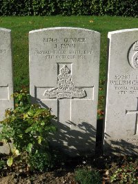 La Kreule Military Cemetery Hazebrouck - Lynn, J