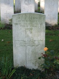 La Kreule Military Cemetery Hazebrouck - Mallett, H W