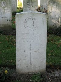 La Kreule Military Cemetery Hazebrouck - McAra, John Soutter