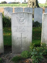 La Kreule Military Cemetery Hazebrouck - McKay, Robert