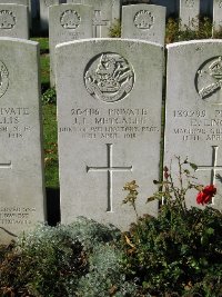 La Kreule Military Cemetery Hazebrouck - Metcalfe, John Leonard