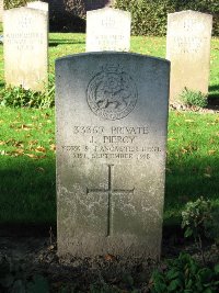 La Kreule Military Cemetery Hazebrouck - Piercy, J
