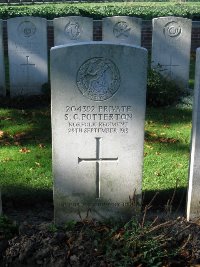 La Kreule Military Cemetery Hazebrouck - Potterton, Sydney Clewlow