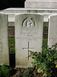 La Kreule Military Cemetery Hazebrouck - Riley, E