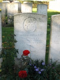 La Kreule Military Cemetery Hazebrouck - Roberts, Griffith
