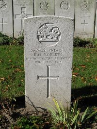 La Kreule Military Cemetery Hazebrouck - Roberts, R C