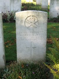 La Kreule Military Cemetery Hazebrouck - Wotton, Albert
