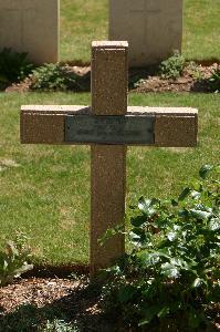 Namps-Au-Val British Cemetery - Arthur, E