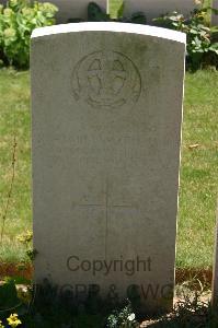 Namps-Au-Val British Cemetery - Charlesworth, Reginald