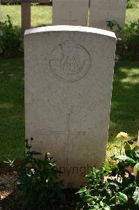 Namps-Au-Val British Cemetery - Clarke, J