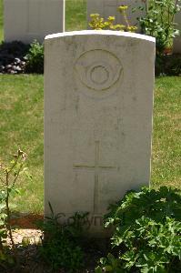 Namps-Au-Val British Cemetery - Cox, William Joseph