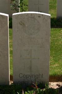 Namps-Au-Val British Cemetery - Davies, C