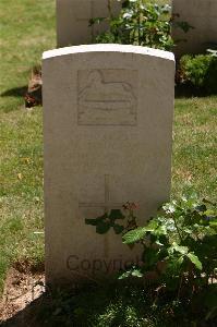 Namps-Au-Val British Cemetery - Douglas, G