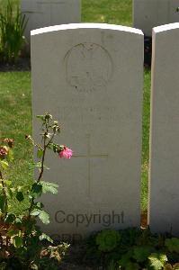 Namps-Au-Val British Cemetery - Dove, Lewis