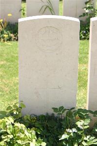 Namps-Au-Val British Cemetery - Edwards, Cuthbert