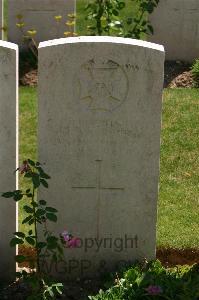 Namps-Au-Val British Cemetery - Fryer, G W