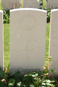 Namps-Au-Val British Cemetery - Graves, James