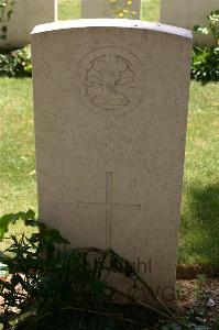 Namps-Au-Val British Cemetery - Hannon, L