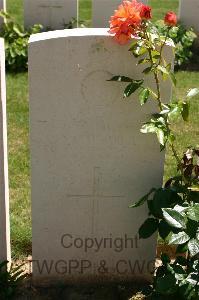 Namps-Au-Val British Cemetery - Harper, A E