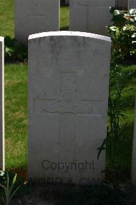 Namps-Au-Val British Cemetery - Hawthorne, D