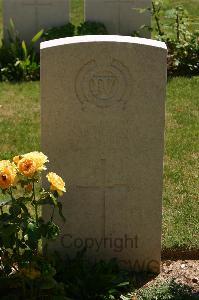 Namps-Au-Val British Cemetery - Howard, P N