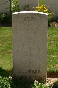 Namps-Au-Val British Cemetery - Howe, Frederick