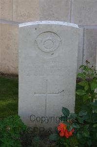 Namps-Au-Val British Cemetery - Johnson, Ernest