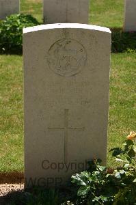 Namps-Au-Val British Cemetery - Jones, B