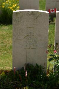 Namps-Au-Val British Cemetery - Lloyd, G