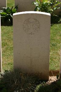 Namps-Au-Val British Cemetery - Marshall, R