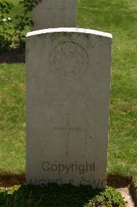 Namps-Au-Val British Cemetery - McCourt, P