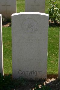 Namps-Au-Val British Cemetery - McDonald, Charles McGregor