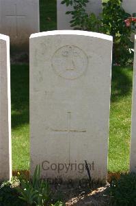 Namps-Au-Val British Cemetery - Millard, E T