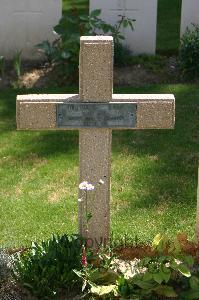 Namps-Au-Val British Cemetery - Olivier, L