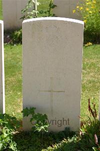 Namps-Au-Val British Cemetery - Peck, A F