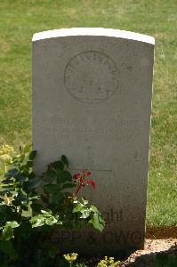 Namps-Au-Val British Cemetery - Pettitt, Edmund
