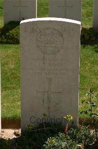 Namps-Au-Val British Cemetery - Ross, J T