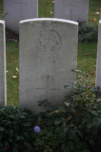 Namps-Au-Val British Cemetery - Russell, J A