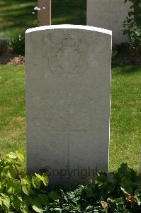 Namps-Au-Val British Cemetery - Swallow, R