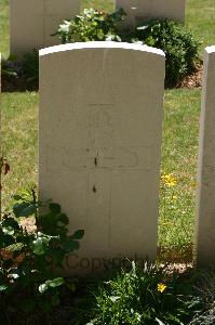 Namps-Au-Val British Cemetery - Taylor, Harry Riley