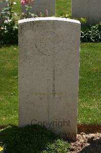 Namps-Au-Val British Cemetery - Walters, H C