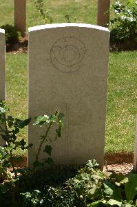 Namps-Au-Val British Cemetery - Wright, B