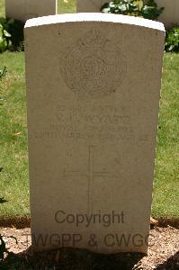 Namps-Au-Val British Cemetery - Wyatt, Victor Charles