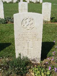 Sangro River War Cemetery - Benneworth, Robert