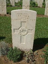 Sangro River War Cemetery - Bruce, James Forsyth