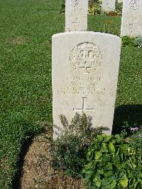 Sangro River War Cemetery - Cox, William George