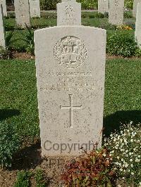 Sangro River War Cemetery - Dann, Michael