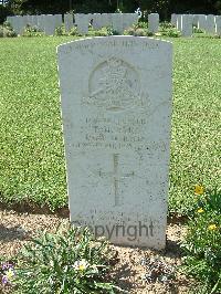 Sangro River War Cemetery - Dare, Thomas Henry