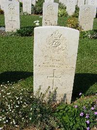 Sangro River War Cemetery - Findlay, Roderick