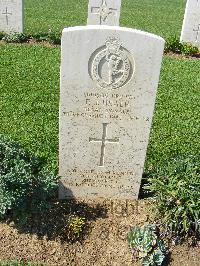 Sangro River War Cemetery - Heale, Francis James